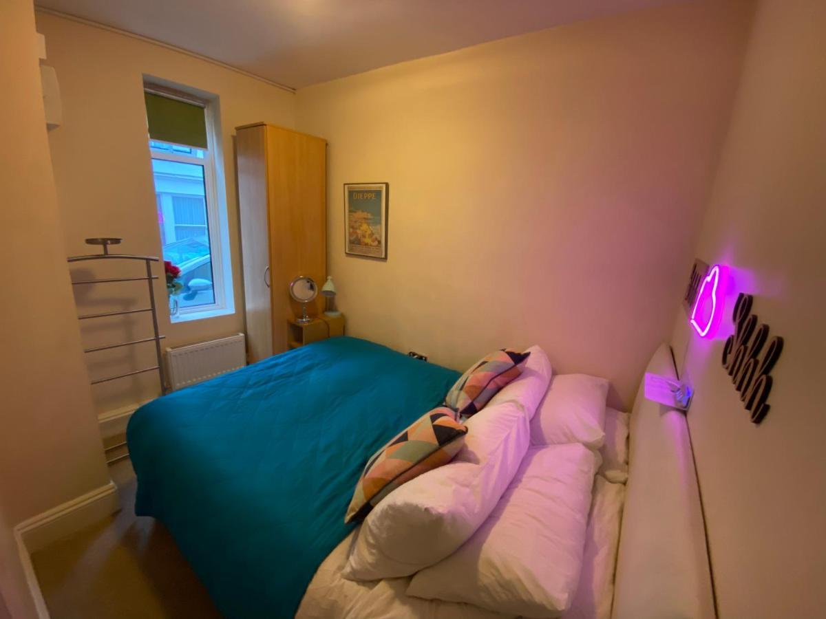 Little Brighton Beach Apartments - Also Separate Spa Cabin And Watersports Exterior photo